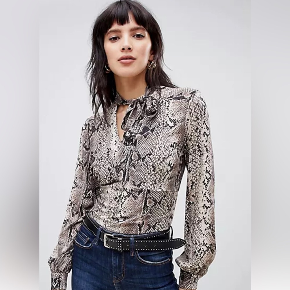 Snake printed shirt. Stradivarius S